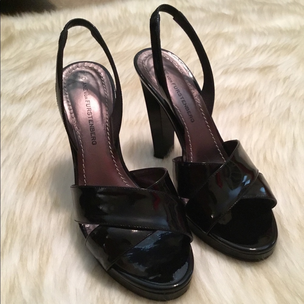 Diane Von Furstenberg black patent sandal heel